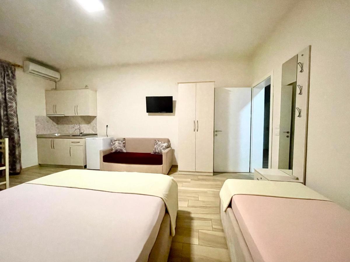 Hotel Vila Dedej Durrës Eksteriør billede